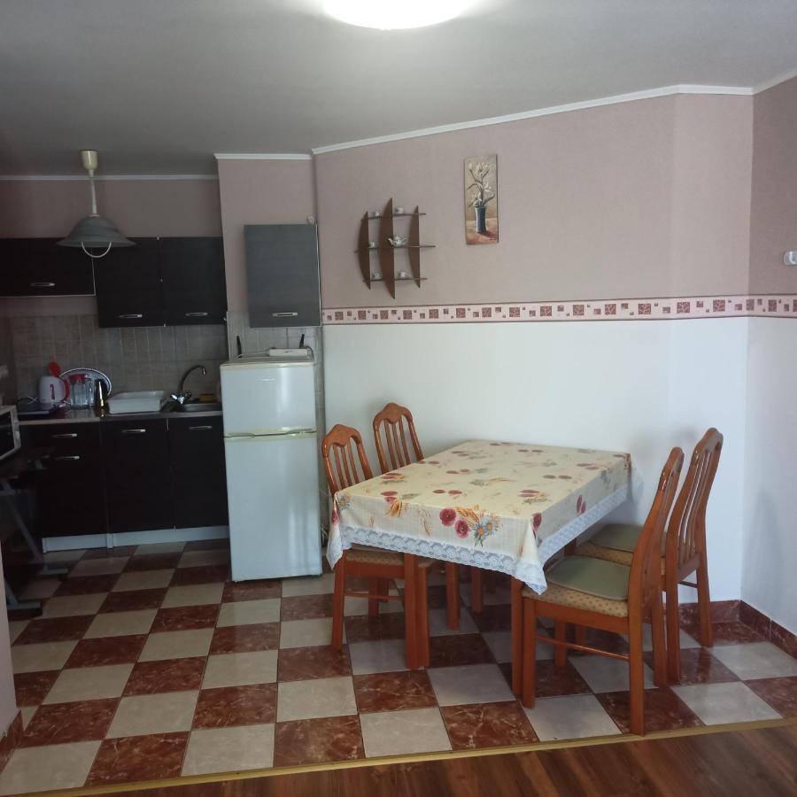 Livia Apartman Buk Luaran gambar