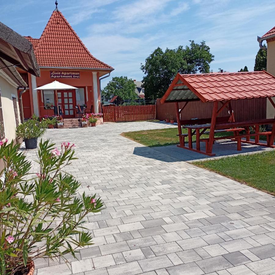 Livia Apartman Buk Luaran gambar