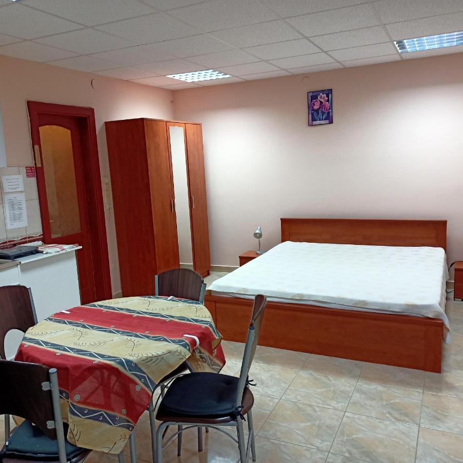 Livia Apartman Buk Luaran gambar