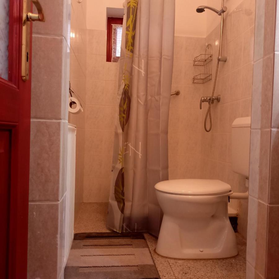 Livia Apartman Buk Luaran gambar