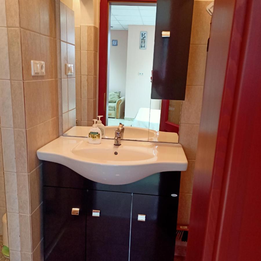Livia Apartman Buk Luaran gambar