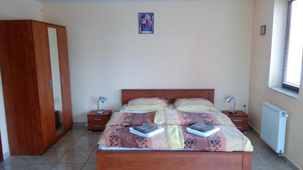 Livia Apartman Buk Luaran gambar